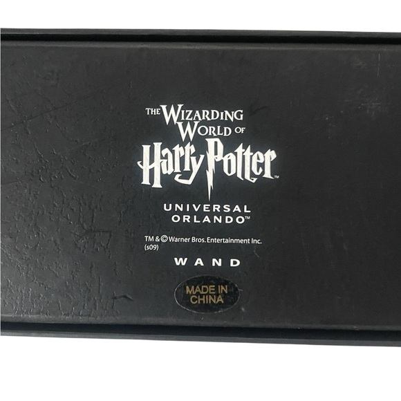 Harry Potter Deluxe Gryffindor Robe with Ron Weasley Wand  Kids Medium Universal - Picture 9 of 13